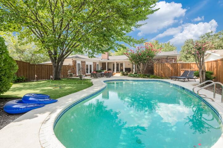 Heated Pool, Golf & Poker Room gallery image 2