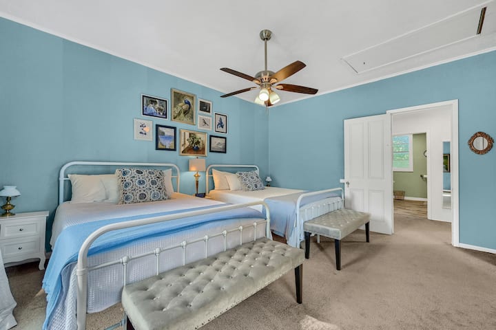 Upstairs bedroom with 2 queen beds. 