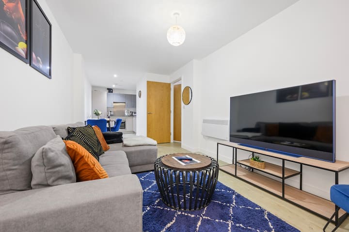 New Stylish & Spacious 1br Apartment With Balcony - Salford