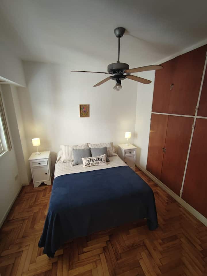 Bazë krevati dopio "Queen" La Cardeuse, modeli Privelle.
Jastëkët La Cardeuse dhe jastëkët viskoelastikë. 
