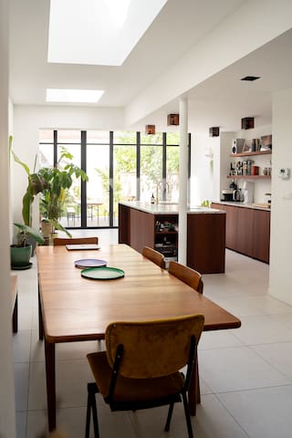 Renovated 1800s townhouse in trendy neighbourhood