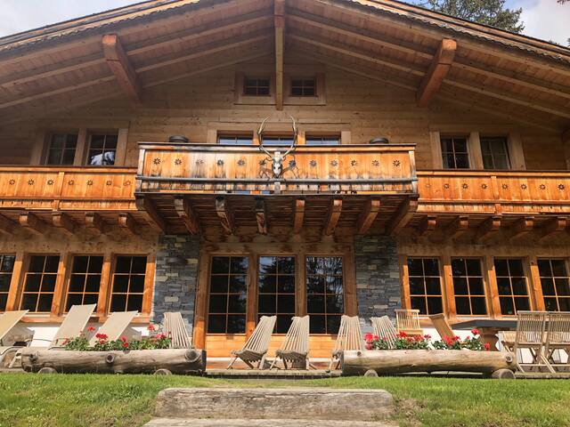 Charming Chalet ski in/out