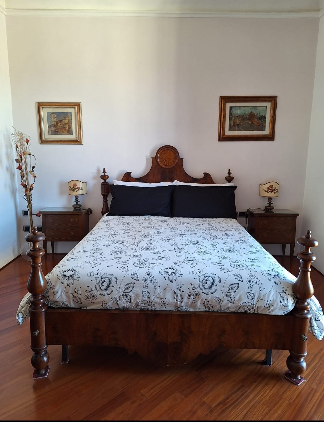 La habitación Anna Maria Luisa de Medici tiene baño privado y terraza privada con mesa y sillas. La habitación luminosa y espaciosa con una sola llave tiene todo lo que podrías desear  