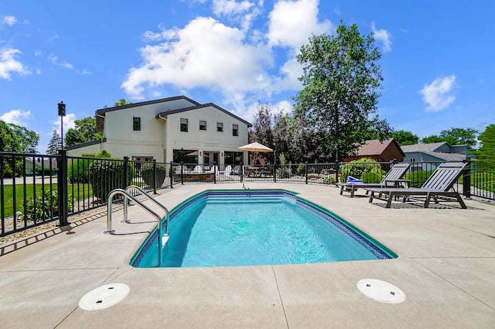 Grand Lake: Pool, Hot Tub, Sleeps 12+