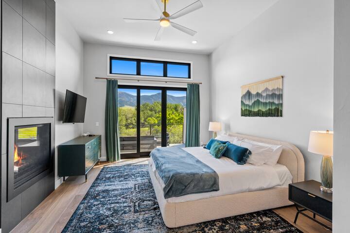 Luxe*Lake and Mountain views*EV charger*Arcade gallery image 5