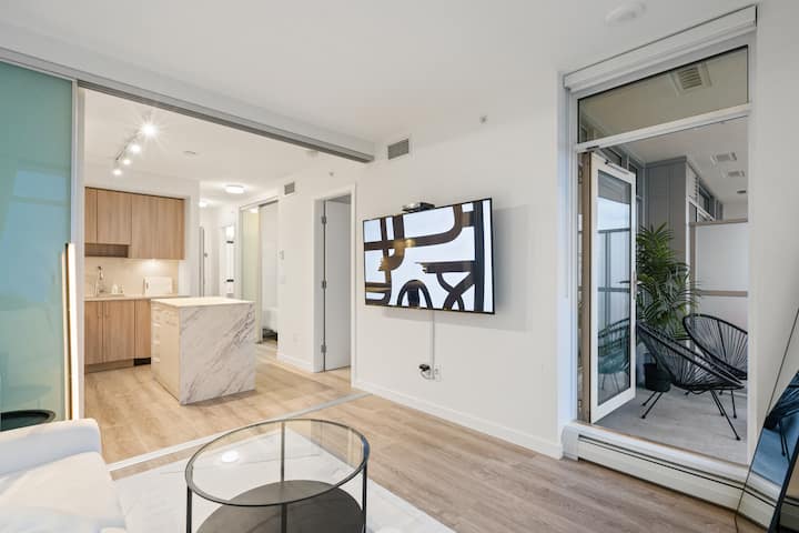 Skysuite 2bd 1br Surrey Central Skytrain World Cup - Surrey