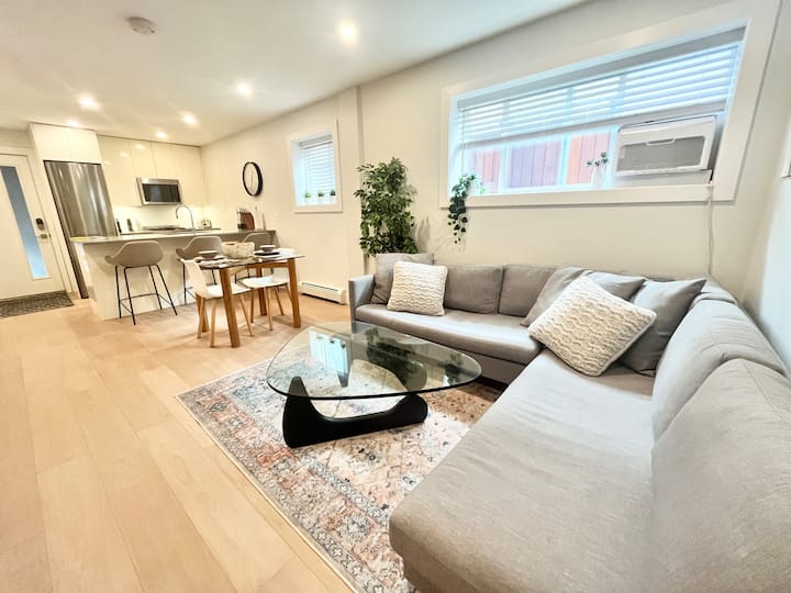 Stylish Two Bedroom Garden Suite With Free Parking