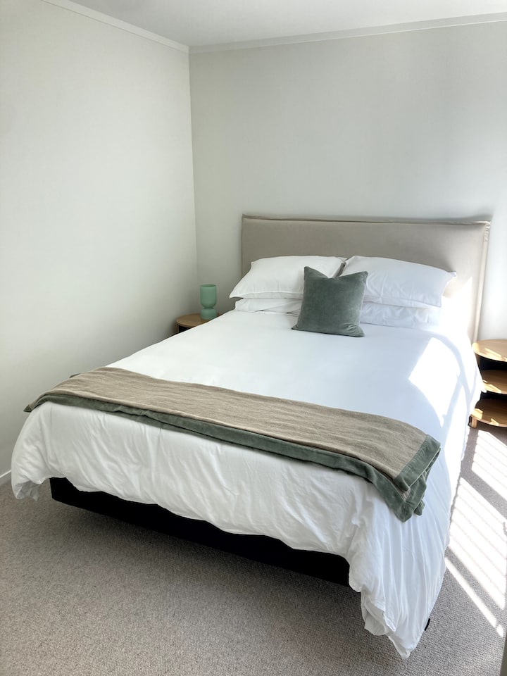 楼下第二间卧室