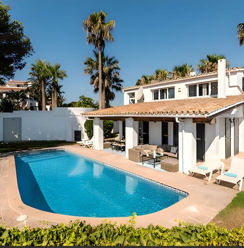 Villa Roxana by the sea and private pool