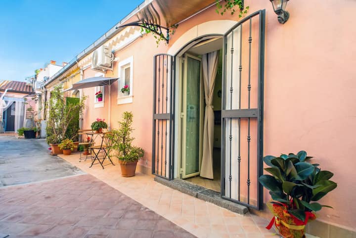 Casa Vacanze  
 Tropical Holiday House. - Catania