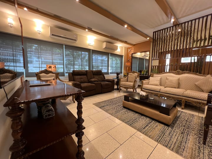 1300 Sft. Chic Flat With Plush Interior Available. - Daca