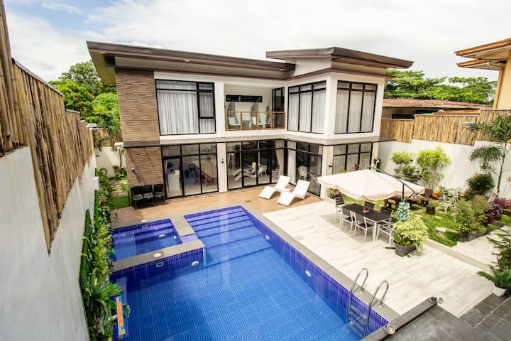 Private Glass House Villa w/ Pool, Good For 20 Pax
