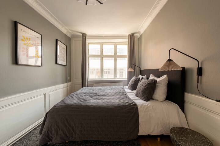 Large 10 Person Apartment w/4BR & Bath Tub gallery image 2