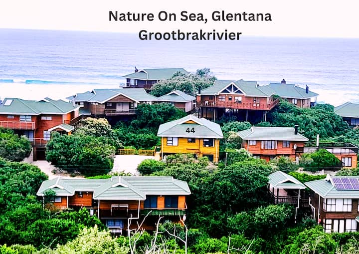Glentana Apartment With Private Beach: "The King" - Herolds Bay