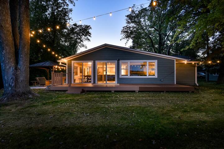 Long Lake Getaway (4br/2ba Lakefront)