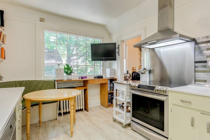 Four Bedroom Rosedale Home gallery image 5