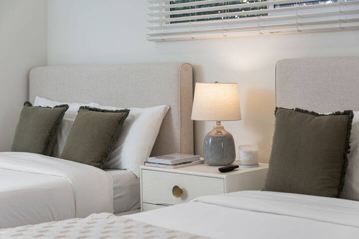 Luxury LA Vacation Getaway + Parking +Gated Yard gallery image 4