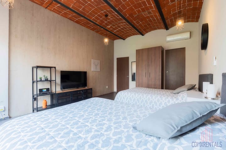 205 Zocalo Cathedral 2bdrmB 2Bath fits 10 AC Apt