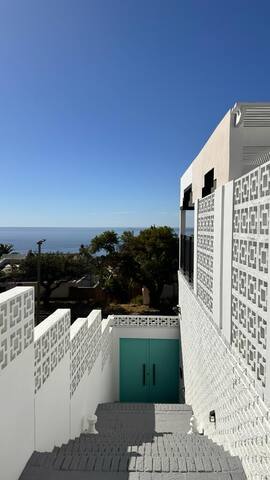The Bohoho-MidCentury Arthouse Ocean&MountainViews gallery image 5
