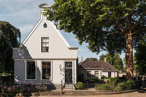 Luxury country lake house near Amsterdam