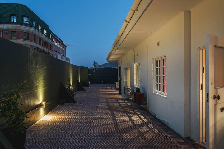 270m² Designer Penthouse | Cape Town CBD gallery image 3
