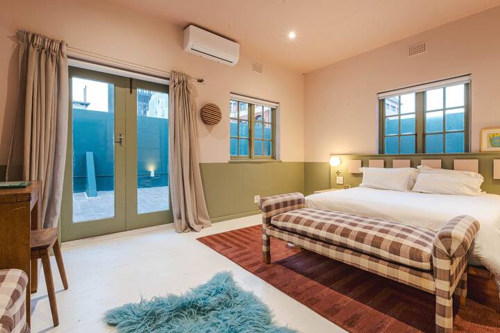 270m² Designer Penthouse | Cape Town CBD gallery image 5