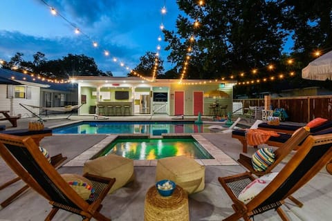 Luxurious Coastal Retreat for up to 22 Guests!
