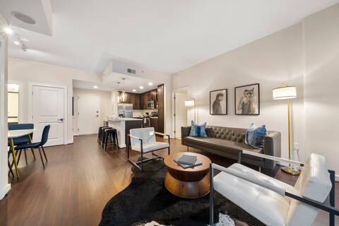 Top Airbnb: Beautiful 2-bedroom Buckhead City View Apartment in North Buckhead