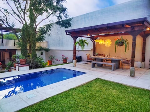 Luxury Oasis with pool and hot tub in Antigua