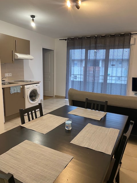 Charming quiet T2 near border