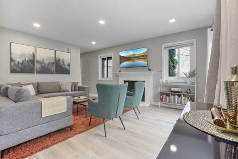 Nostalgic Naperville Escape 3Br, 1.5 Ba