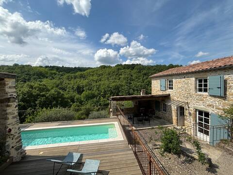 Renovated stone house, quiet, view, pool