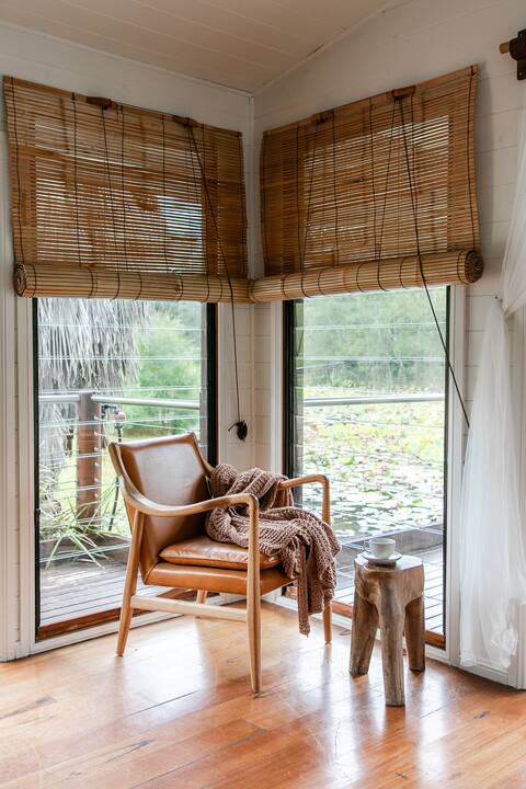 Top performing Airbnb: Romantic Overwater Boathouse +Sauna, Hunter Valley in Lovedale
