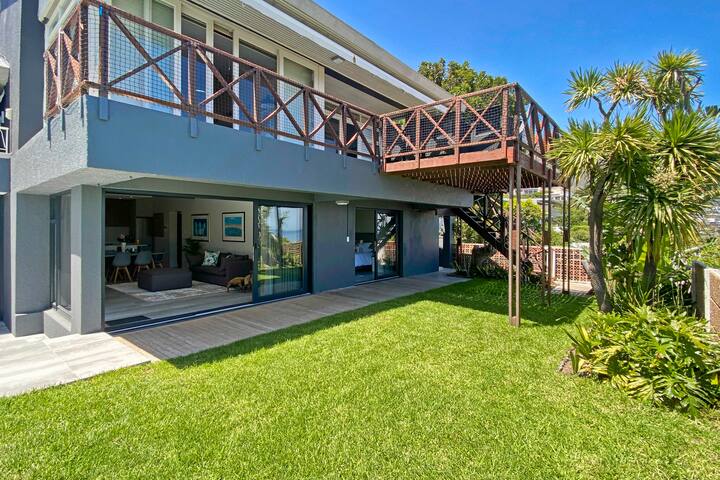 Spacious Camps Bay chic gallery image 4