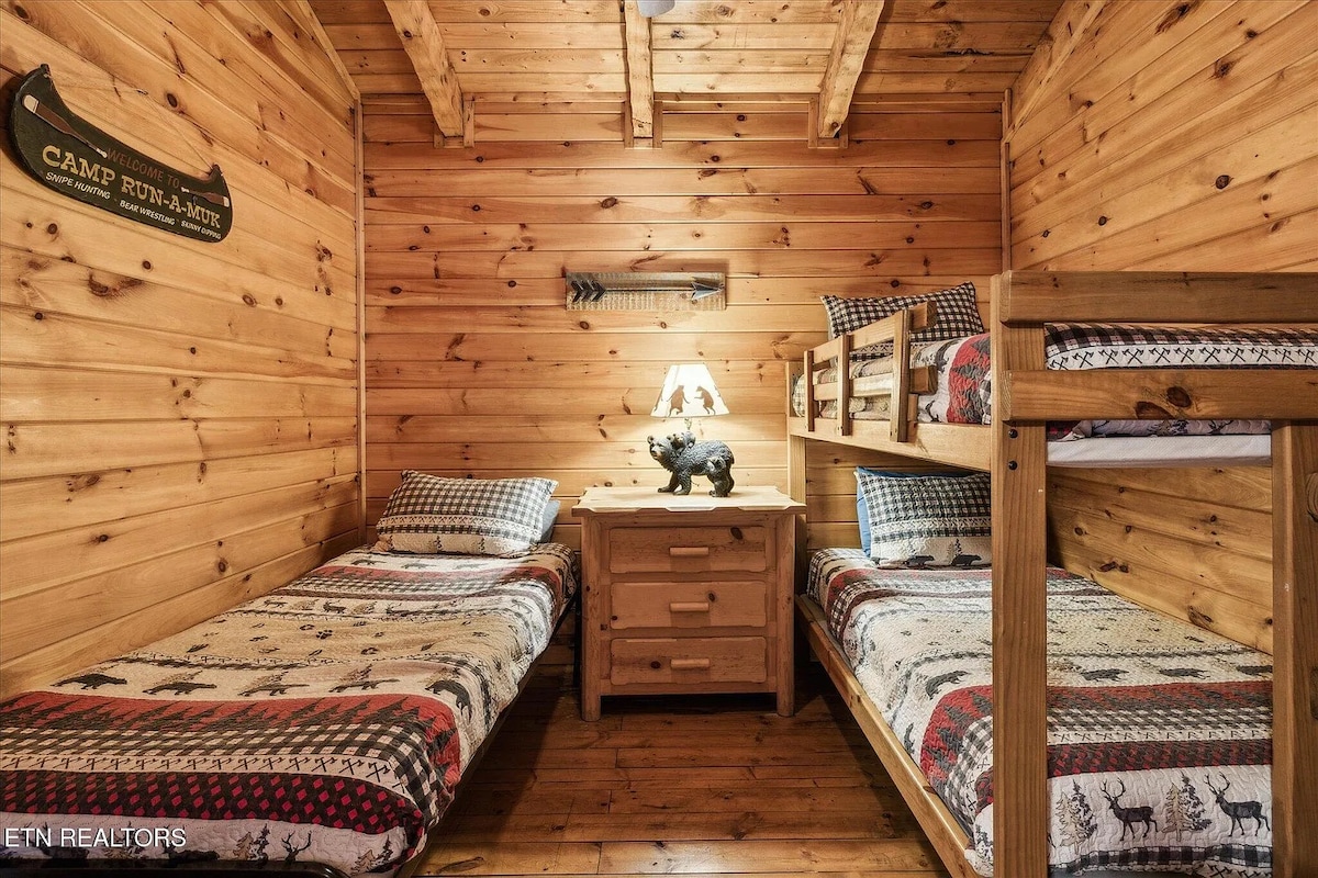 Dogwood Dreams } Awesome Views-Large Deck and Yard - Cabins for