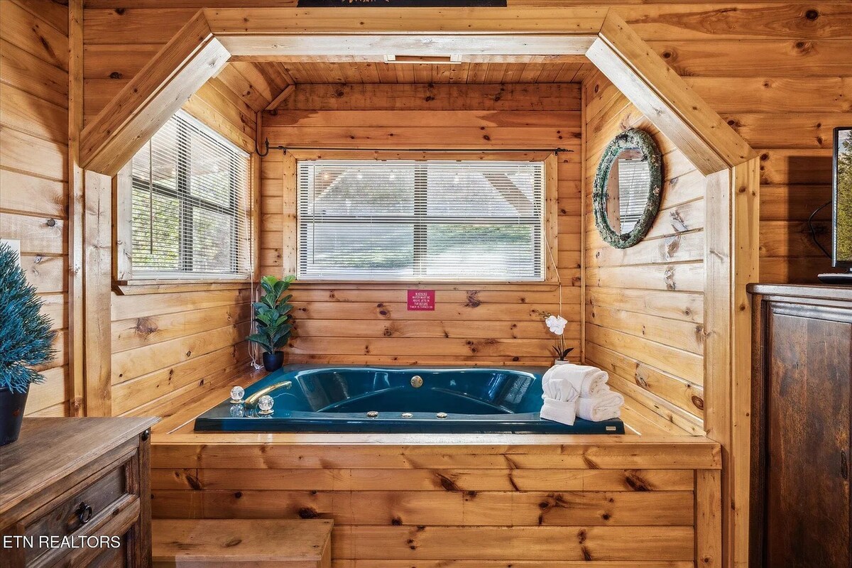 『ジョン・ディクスン・カー　cabin B-13　研究』CD２枚付き Dogwood Dreams } Awesome Views-Large Deck and Yard - Cabins for