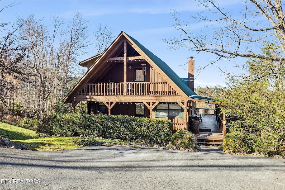 Dogwood Dreams } Awesome Views-Large Deck and Yard - Cabins for