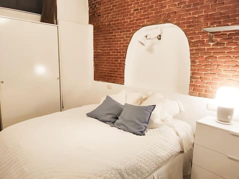 Anuncio de Airbnb popular: Charming Apartment in Madrid en Arganzuela