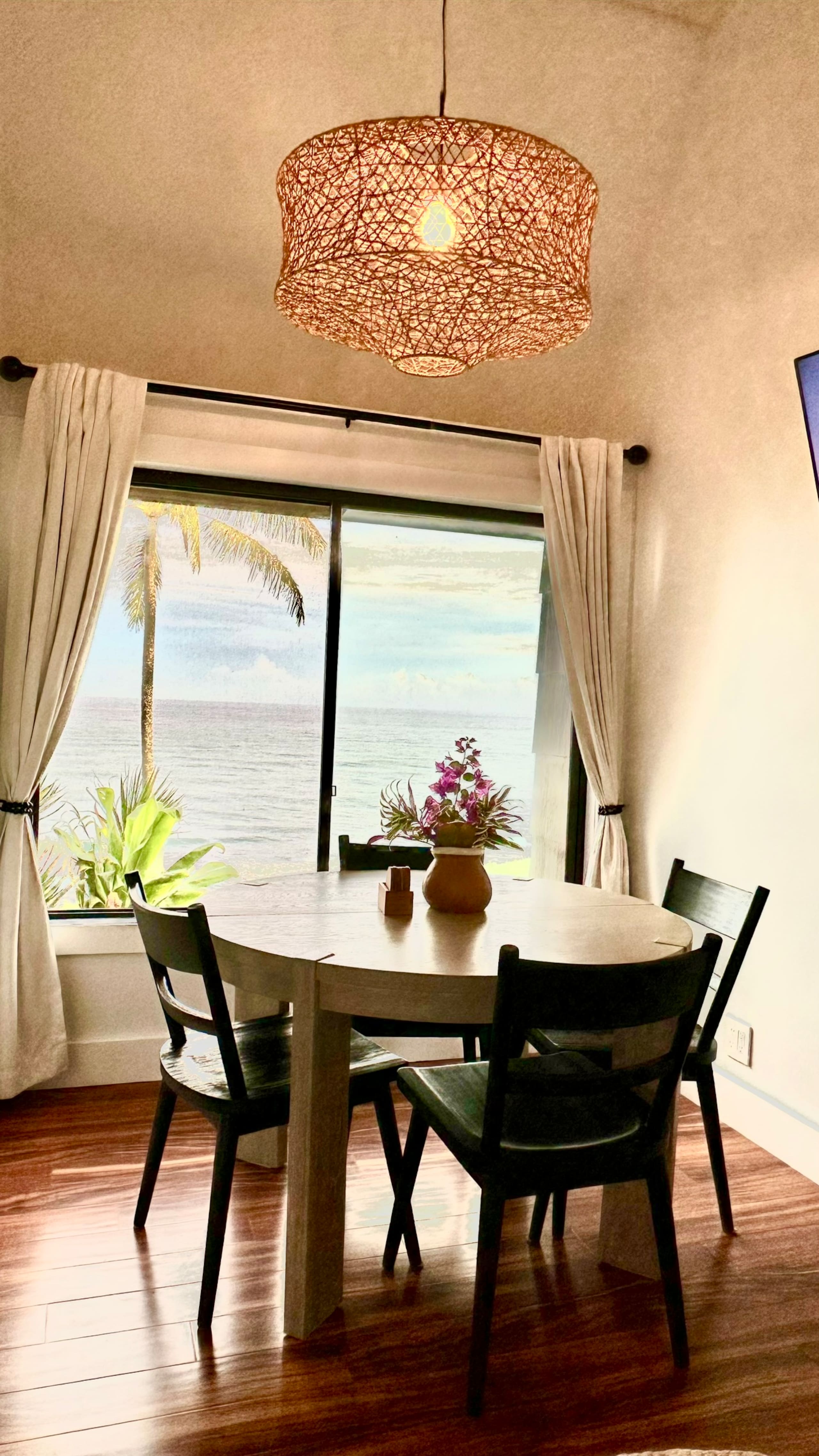 Oceanfront, Modern 2 bed w/ Panoramic Views, AC - Image 3