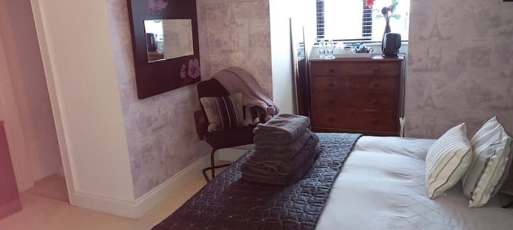 Double Bedroom In Loft Space With En Suite - Loughrea
