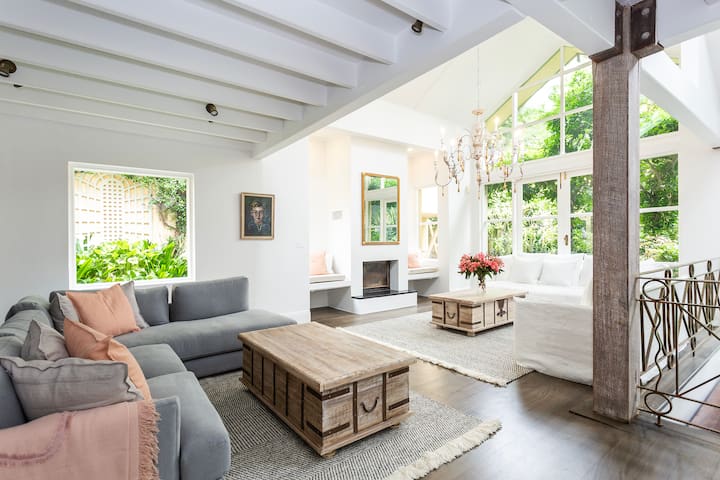 Villa Attunga ~ Luxury Home, Stunning Pool &Garden gallery image 3