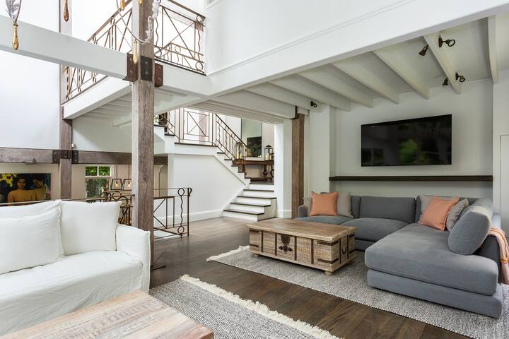 Villa Attunga ~ Luxury Home, Stunning Pool &Garden gallery image 5