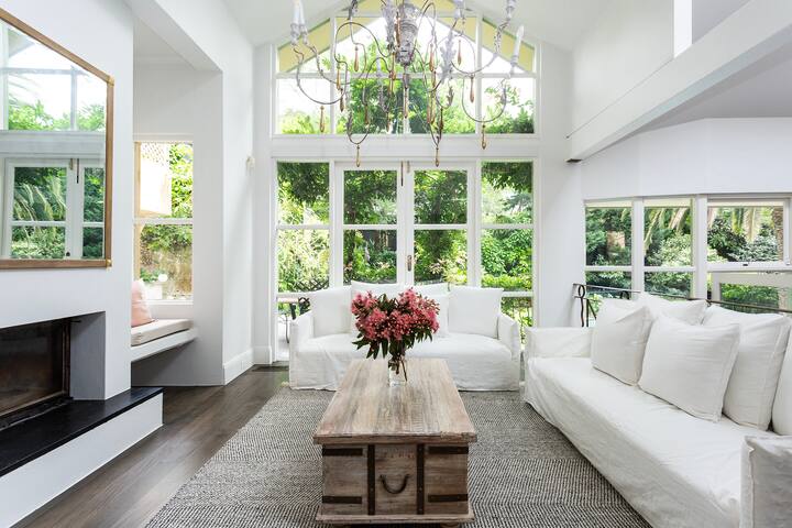 Villa Attunga ~ Luxury Home, Stunning Pool &Garden