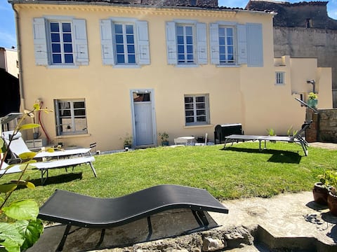 Central parking, terrace, castle view, air conditioning, garden