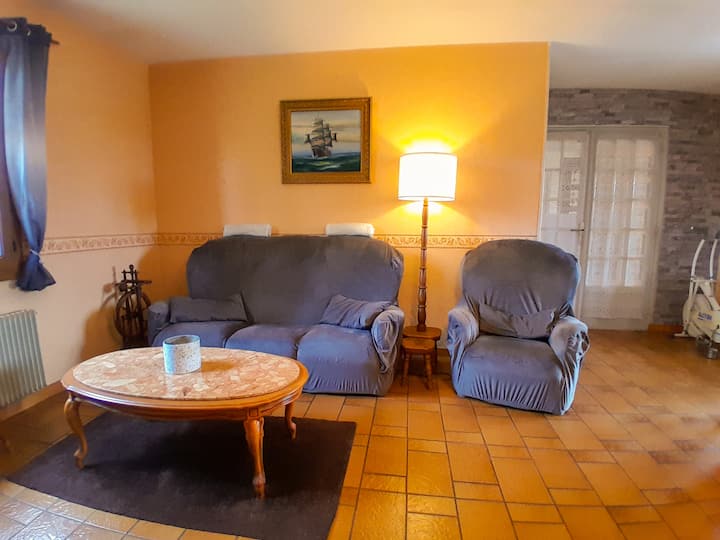 ...ან, უბრალოდ, დაისვენეთ ან ისაუბრეთ დივანსა და სავარძელში მშვიდად ჯდომით გრილ საღამოებზე.;-)