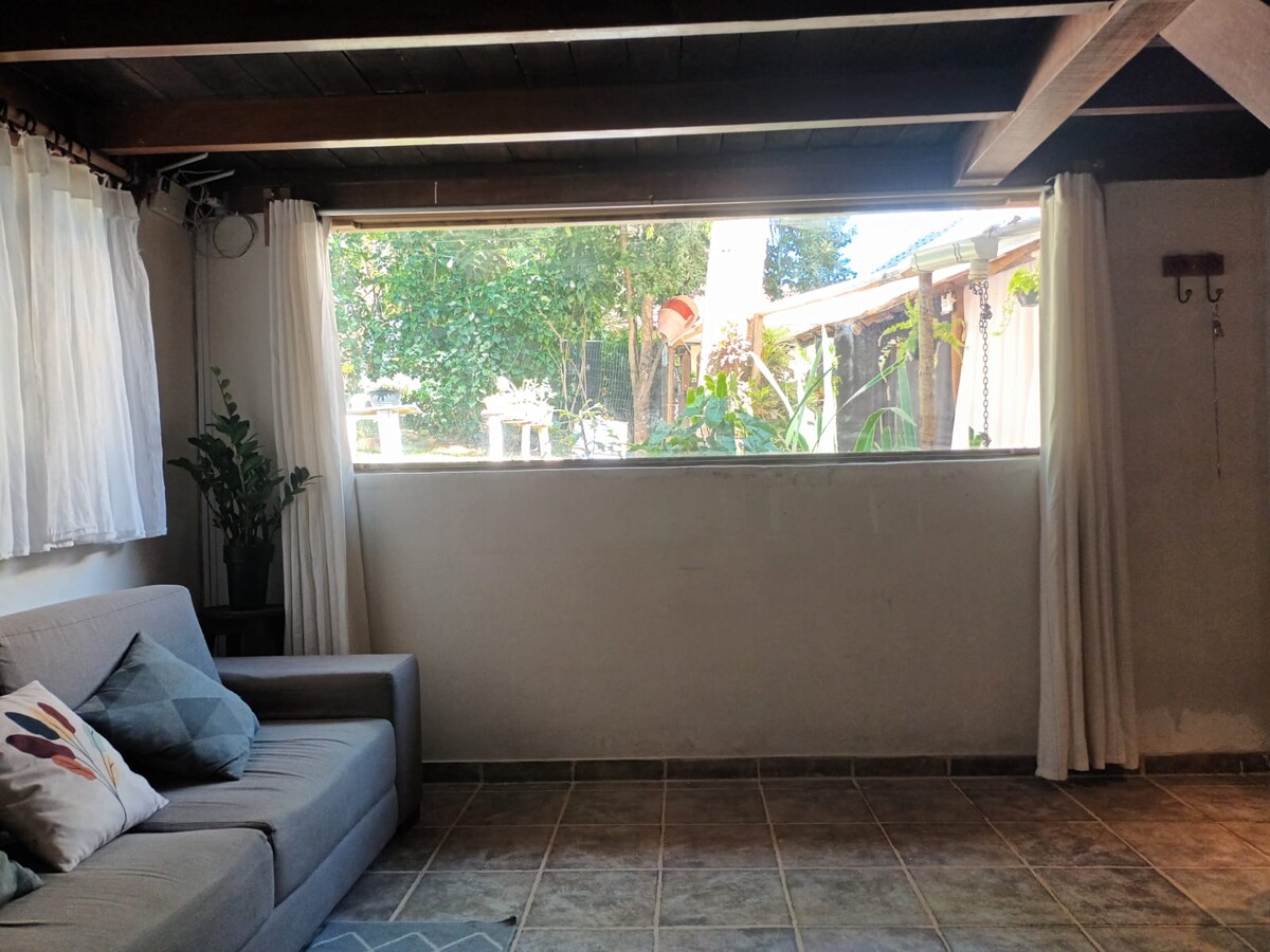Airbnb em destaque: Chalé Ateliê em Macacos em Nova Lima