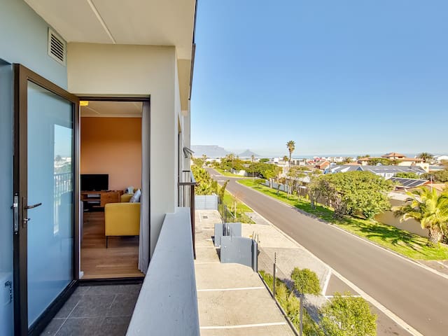 CC11. Spacious & Sunny Beach Apt. 2Bed/2Bath gallery image 2