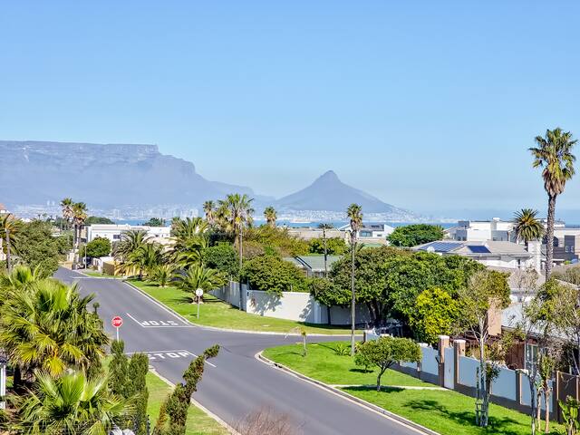 CC11. Spacious & Sunny Beach Apt. 2Bed/2Bath gallery image 3