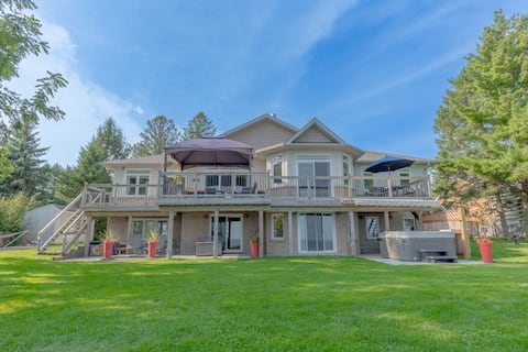 Island Treasure -Executive Waterfront Home