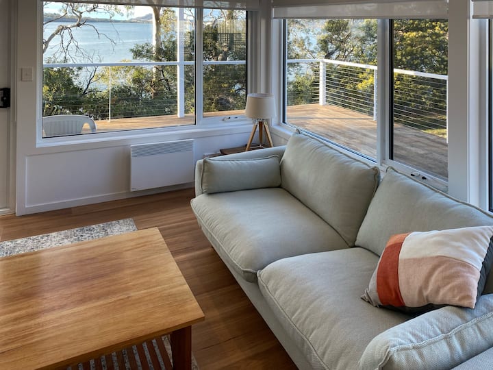 Beach Front Retreat- With A Bush Path To The Water - Tasmania